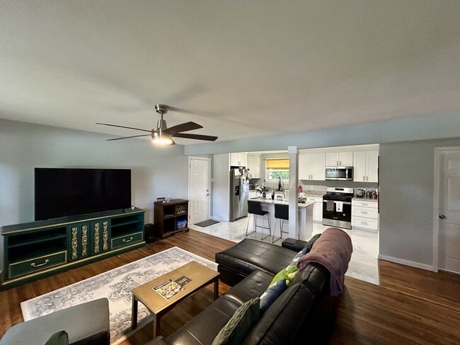 Building Photo - 8120 Halprin Dr