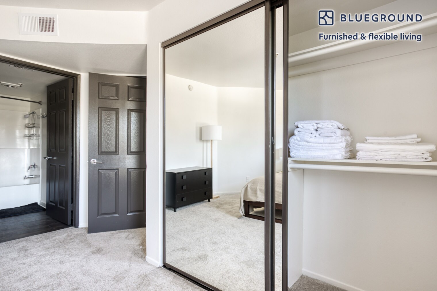 Building Photo - 10989 Bluffside Dr