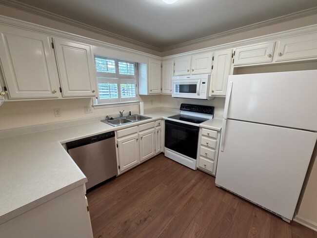Building Photo - 1702 Thomas Ct