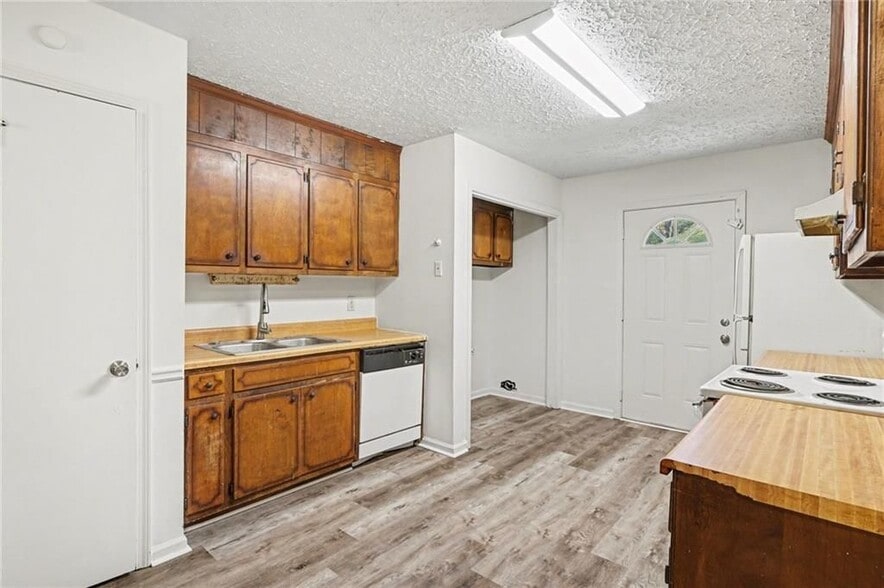 Building Photo - 165 Plum Orchard Rd