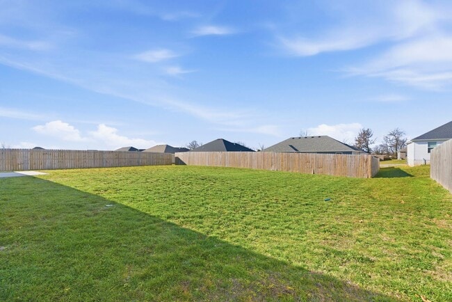 Building Photo - 3 Bedroom Home - Monett MO