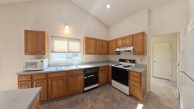 Building Photo - 1125 Butternut Ln