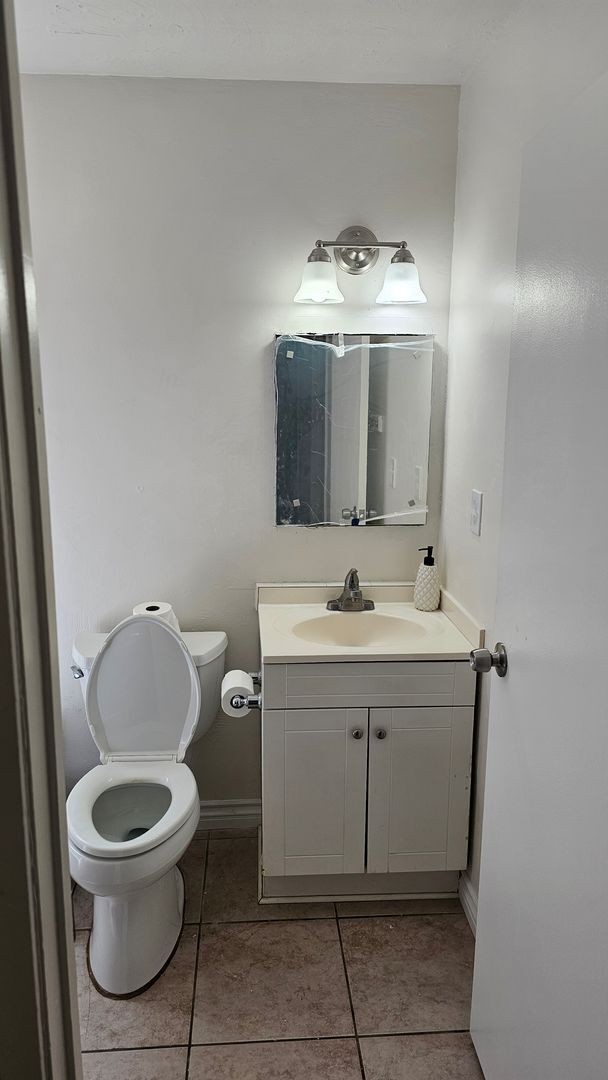 Building Photo - $3,300 - 2 Bed / 1 Bath Home in Fletcher H...