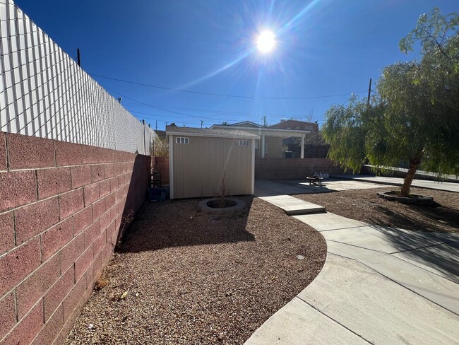 Building Photo - Beautifully remodeled 2 Bedroom 2 Bathroom...