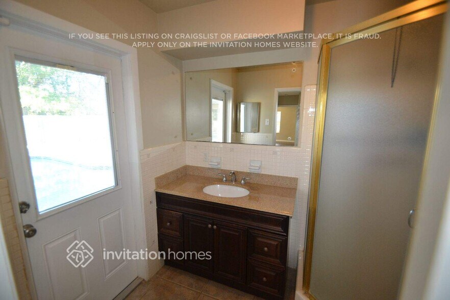 Building Photo - 1501 N 46th Ave