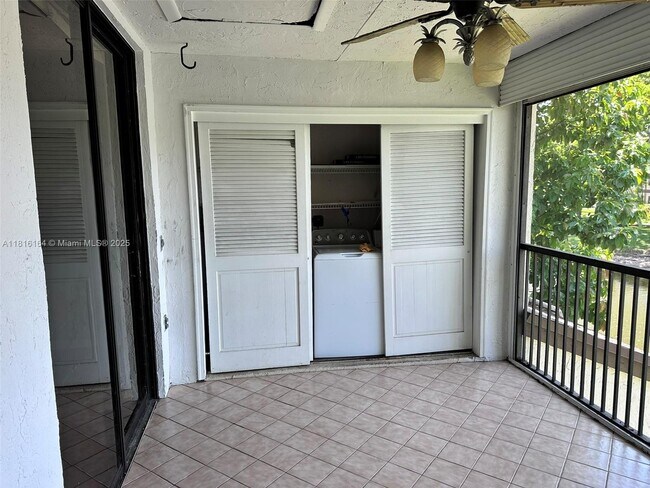 Building Photo - 2526 Carambola Cir N