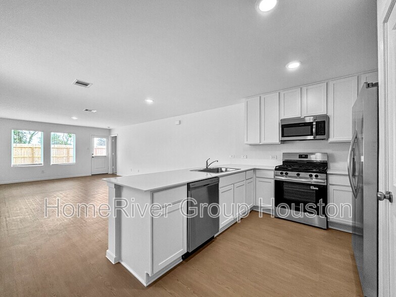 Building Photo - 6022 Starling Dr