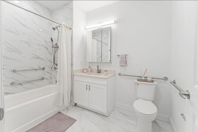 Building Photo - 273-283-283 E Kinney St