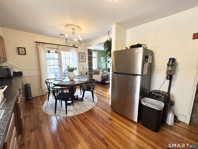 Building Photo - 345 Main St