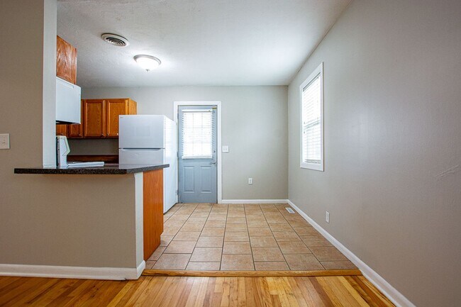 Building Photo - Adorable 3 Bedroom / 1 Bath Split Entry Home in Carter Lake with 2 Car Detach Garage!