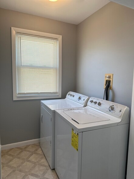 Laundry - 70 Livingston Ave