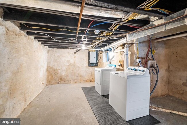 Building Photo - 56 N Yewdall St