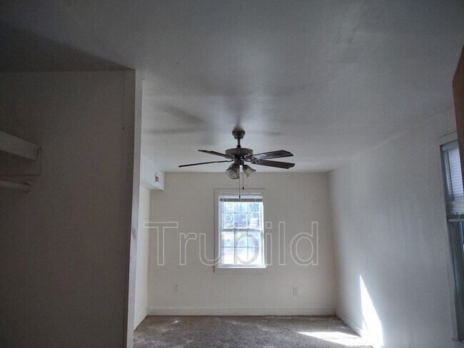 Building Photo - 2132 Captain Ave