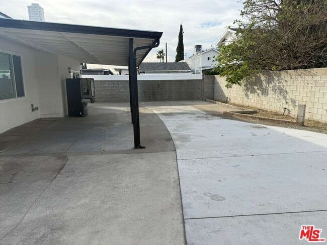 Building Photo - 11243 Lull St