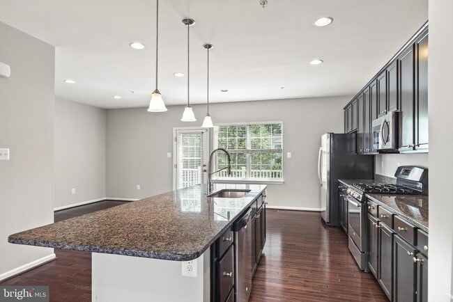 Building Photo - 7814 River Rock Way