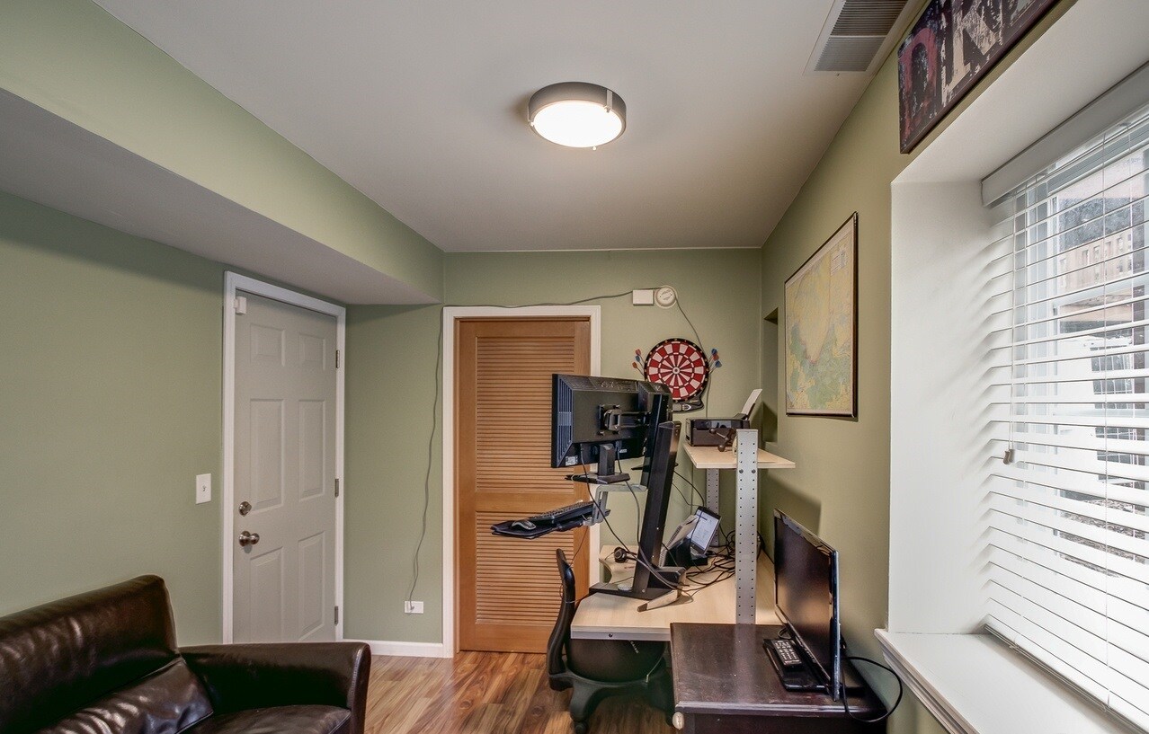 Building Photo - 560 Declaration Ln