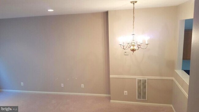 Building Photo - 43155 Huntsman Square