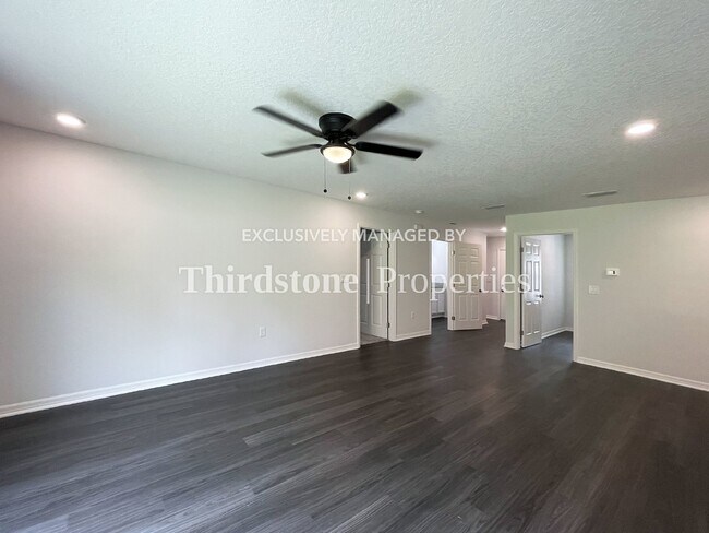 Building Photo - 8344 Maple St