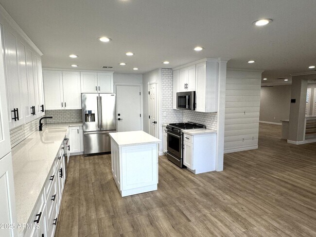 Building Photo - 3733 E Orchid Ct