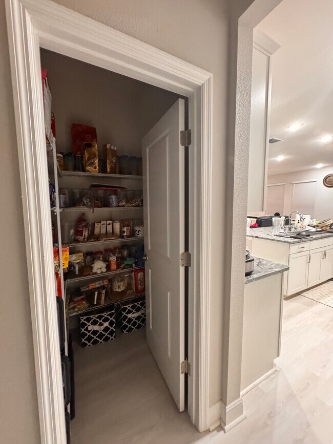 Building Photo - 10916 Honor Rd