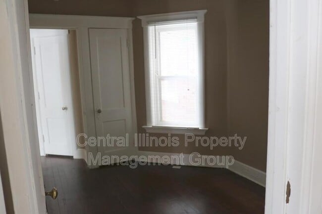Building Photo - 611 W Jefferson St