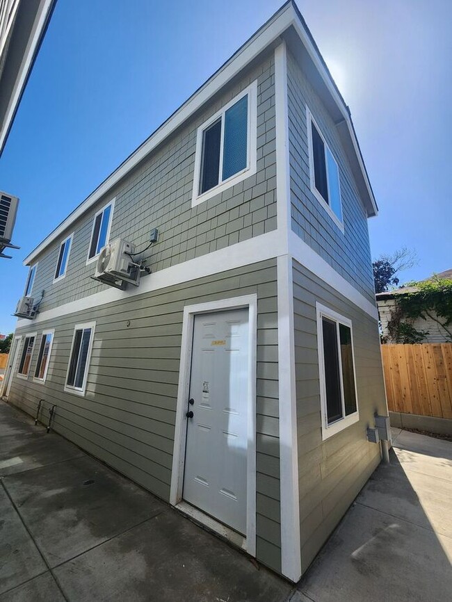 Building Photo - 2421 L St