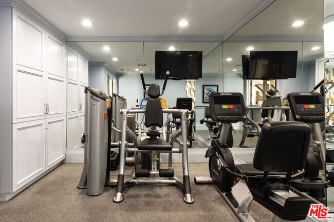 Building Photo - 10520 Wilshire Blvd