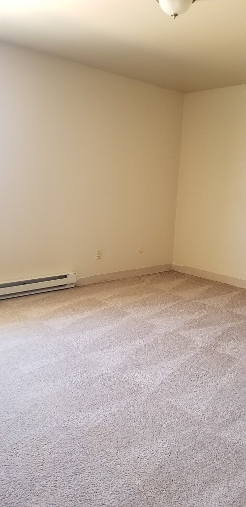 Building Photo - 900 Camelot Ct