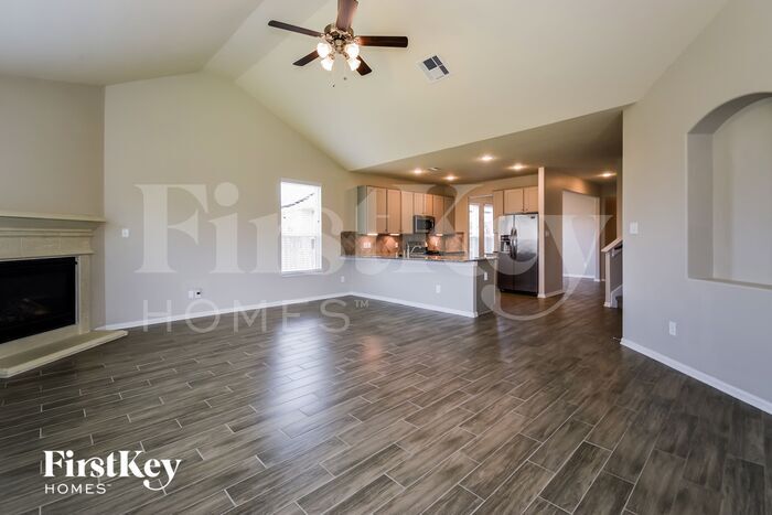 Building Photo - 32711 Oak Heights Ln