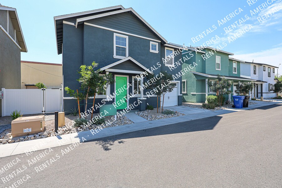 Building Photo - 16875 N 12th St
