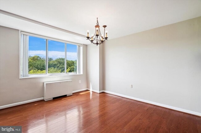 Primary Photo - 10401 Grosvenor Pl
