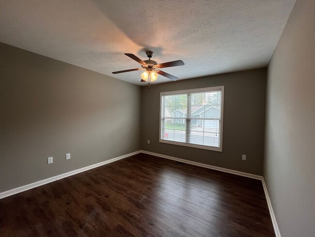 Building Photo - 3BR 2BA Home in Greystone Subdivision - So...