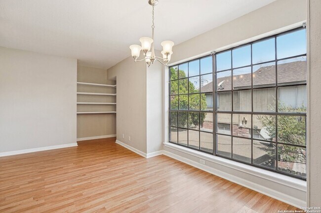 Building Photo - 10609 Starcrest Dr