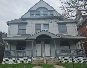 Building Photo - 635 Hawthore Ave