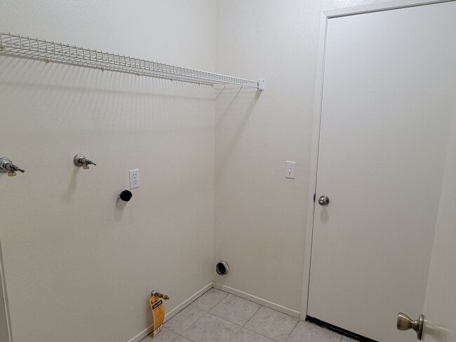 Building Photo - (APPLICATION PENDING) Single story Rosamon...