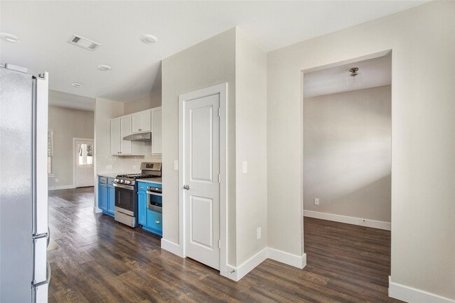 Building Photo - 423 Black Walnut Dr