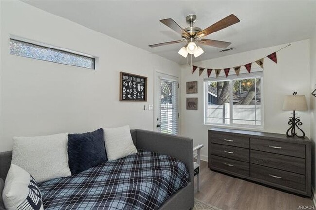 Building Photo - Move-In Ready 2 Bed / 2 Bath + Bonus Room & Den/Office