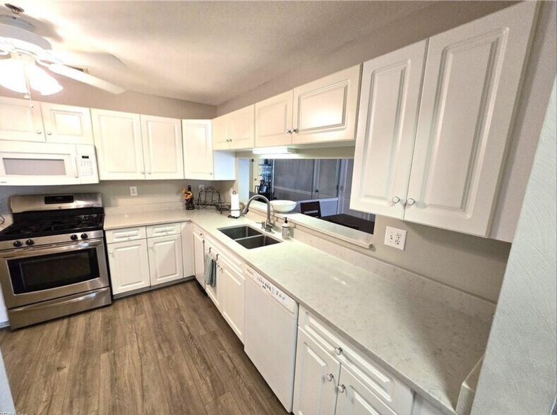 Building Photo - 2236 Lesner Cres