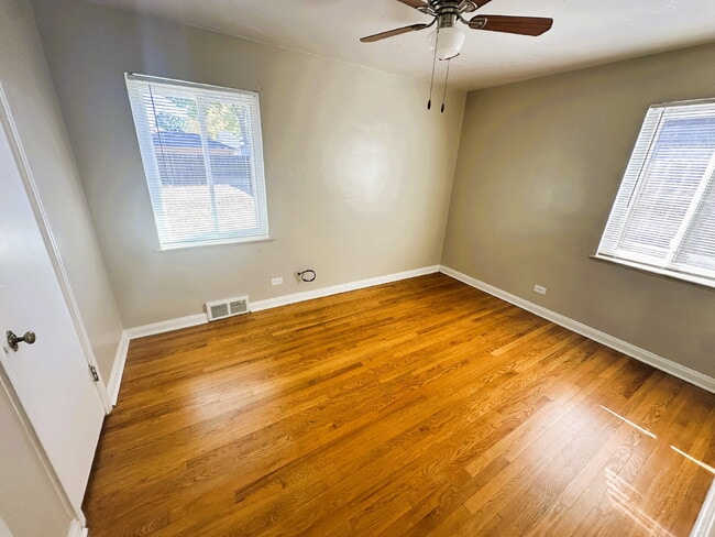 Building Photo - 3 Bed 1 Bath Ranch in North Park Hill! (Available Immediately)