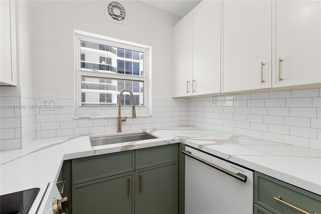 Building Photo - 4747 Collins Ave