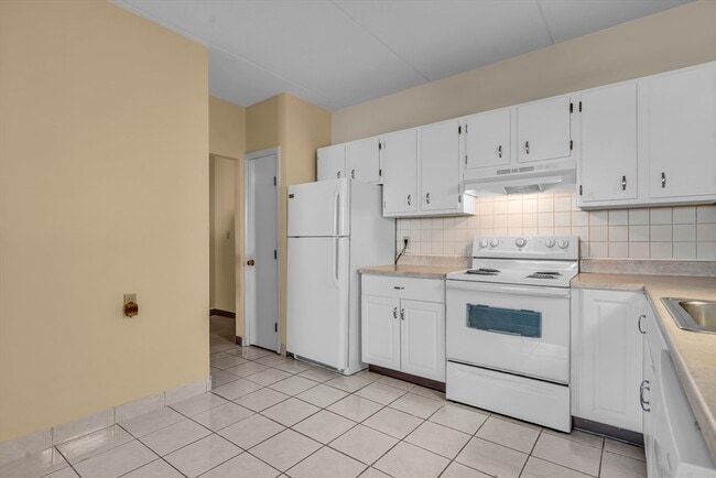 Building Photo - 80 N Warren St