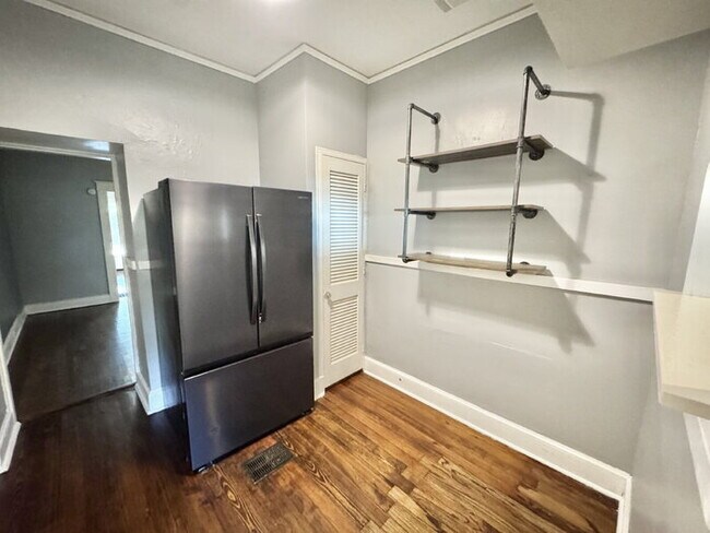 Building Photo - 666 Landis St