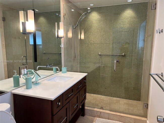 Building Photo - 1410 Polk St