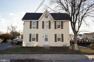 Building Photo - 210 E Lillian St