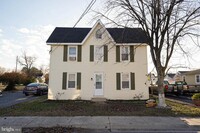 Building Photo - 210 E Lillian St