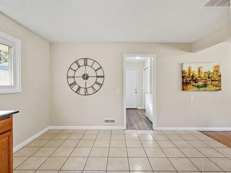 Building Photo - 609 82nd Ave N