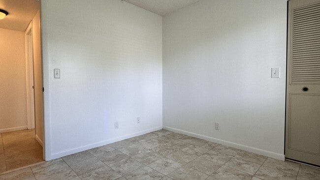 Building Photo - 539 Shady Pine Way