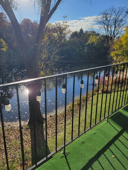 Private Pond View - 4575 W 80th Street Cir