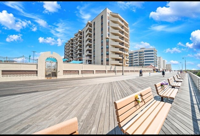 Building Photo - 360 Shore Rd