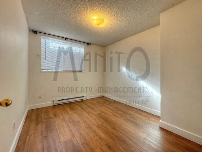 Building Photo - Spacious South Hill Condo